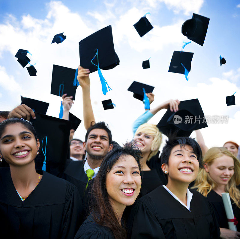 Large group of International students celebrating Graduation重复图片